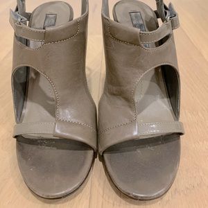 BCBG leather taupe heels size 5.5 (fits a 6)